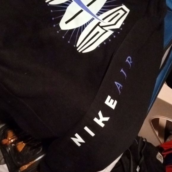 Nike 🌟 Glow in the Dark 🕶️ AirMax blastoff sweatshirt - Picture 3 of 5